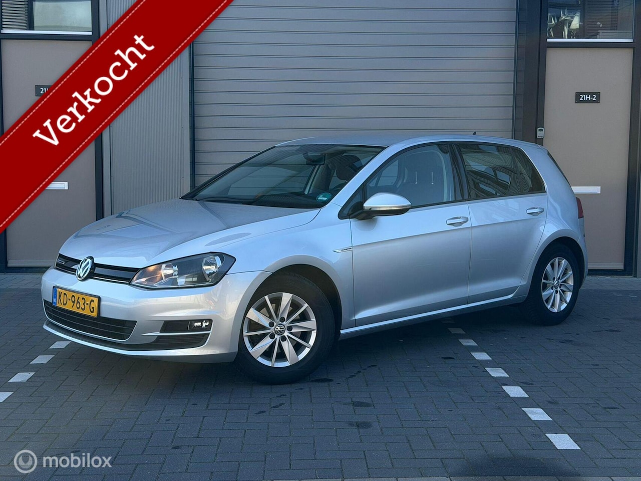 Volkswagen Golf - 1.0 TSI Trendline / Navi / Cruise / Airco - AutoWereld.nl