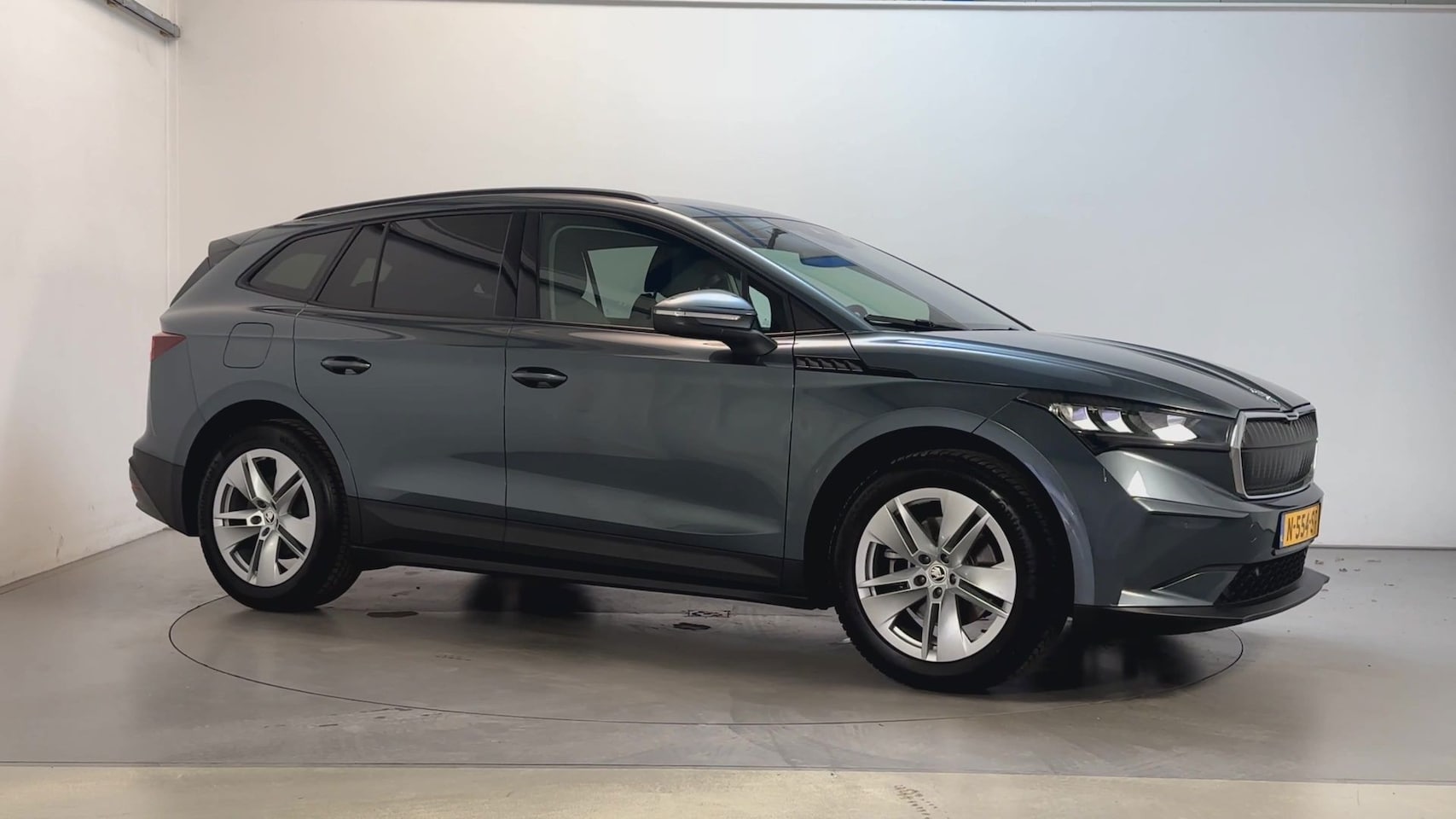 Skoda Enyaq iV - 60 SoH 93,53% Camera Sfeerverlichting DAB+ Navigatie Stoelverwarming - AutoWereld.nl