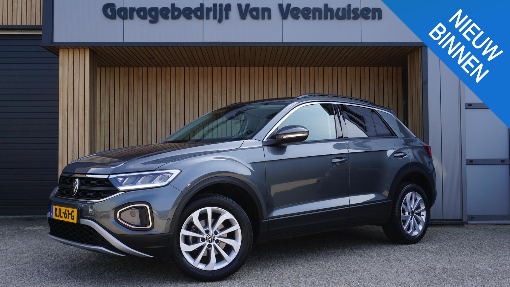 Volkswagen T-Roc - 1.5 TSI 150pk DSG Life Business *Facelift* Virtual App-Connect 17inch LM Stoelverwarming * - AutoWereld.nl