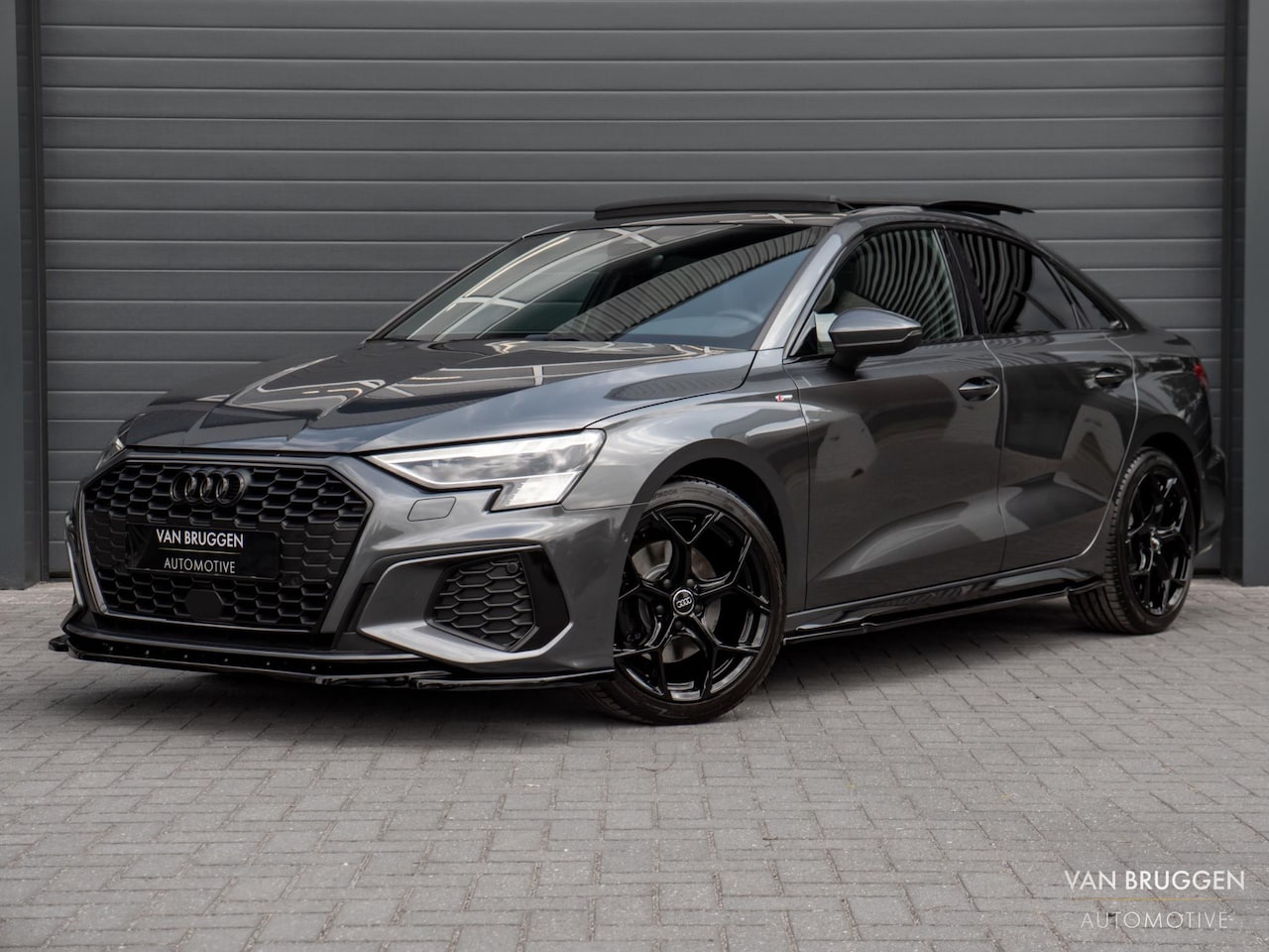 Audi A3 Limousine - 35 TFSI S-Line Pano B&O RS-Stoelen Sfeer Camera Keyless - AutoWereld.nl