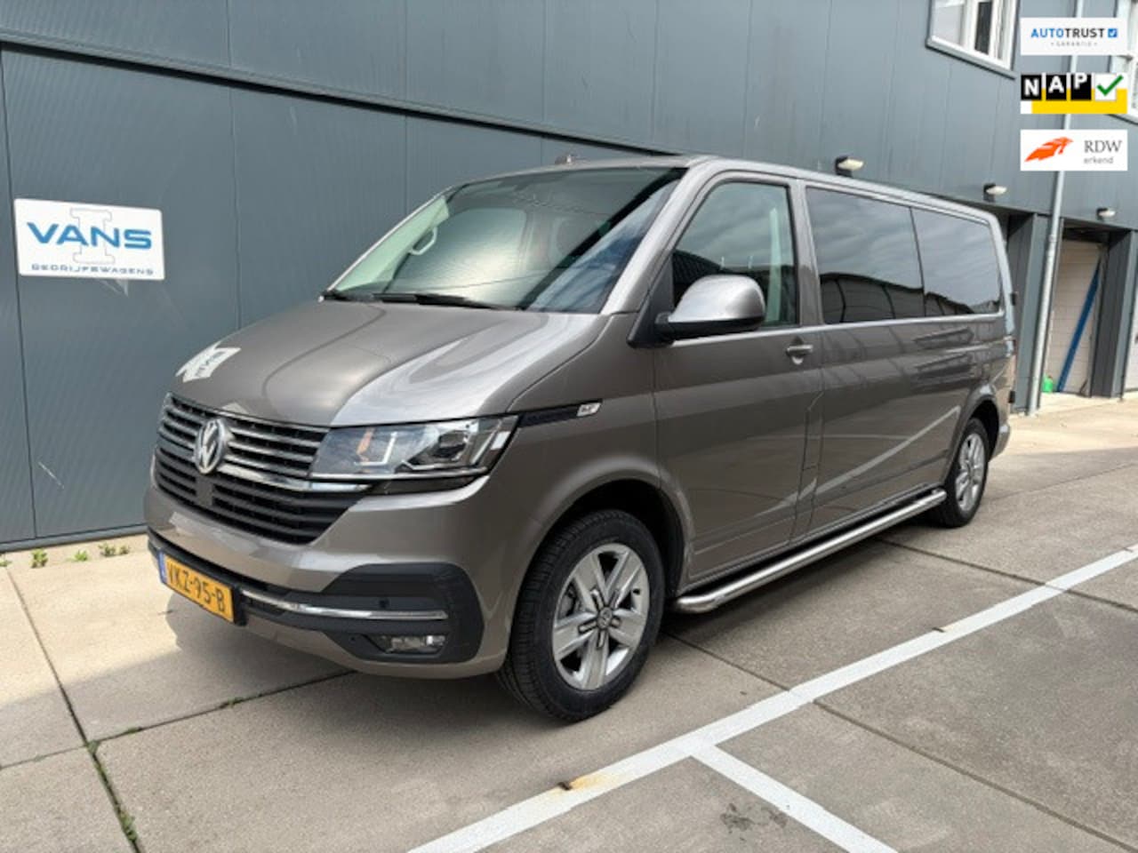 Volkswagen Transporter - 2.0 TDI L2H1 30 DC 6 persoons AUTOMAAT Comfortline - AutoWereld.nl
