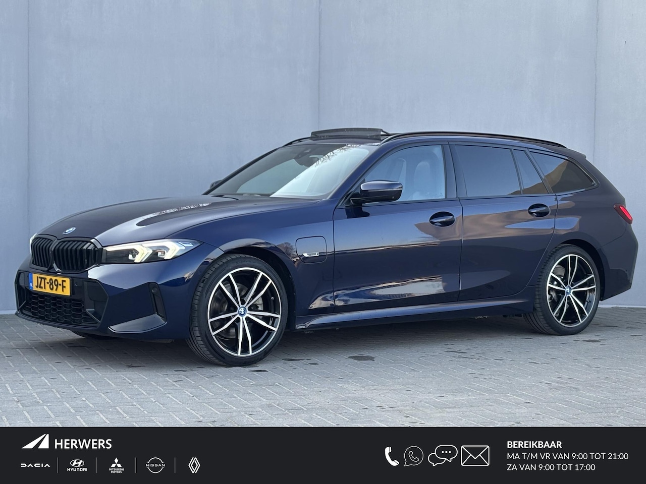BMW 3-serie Touring - 330e xDrive M Sport PHEV / FACE LIFT / Shadow Line / Panorama dak / Wide Screen / 1500kg T - AutoWereld.nl