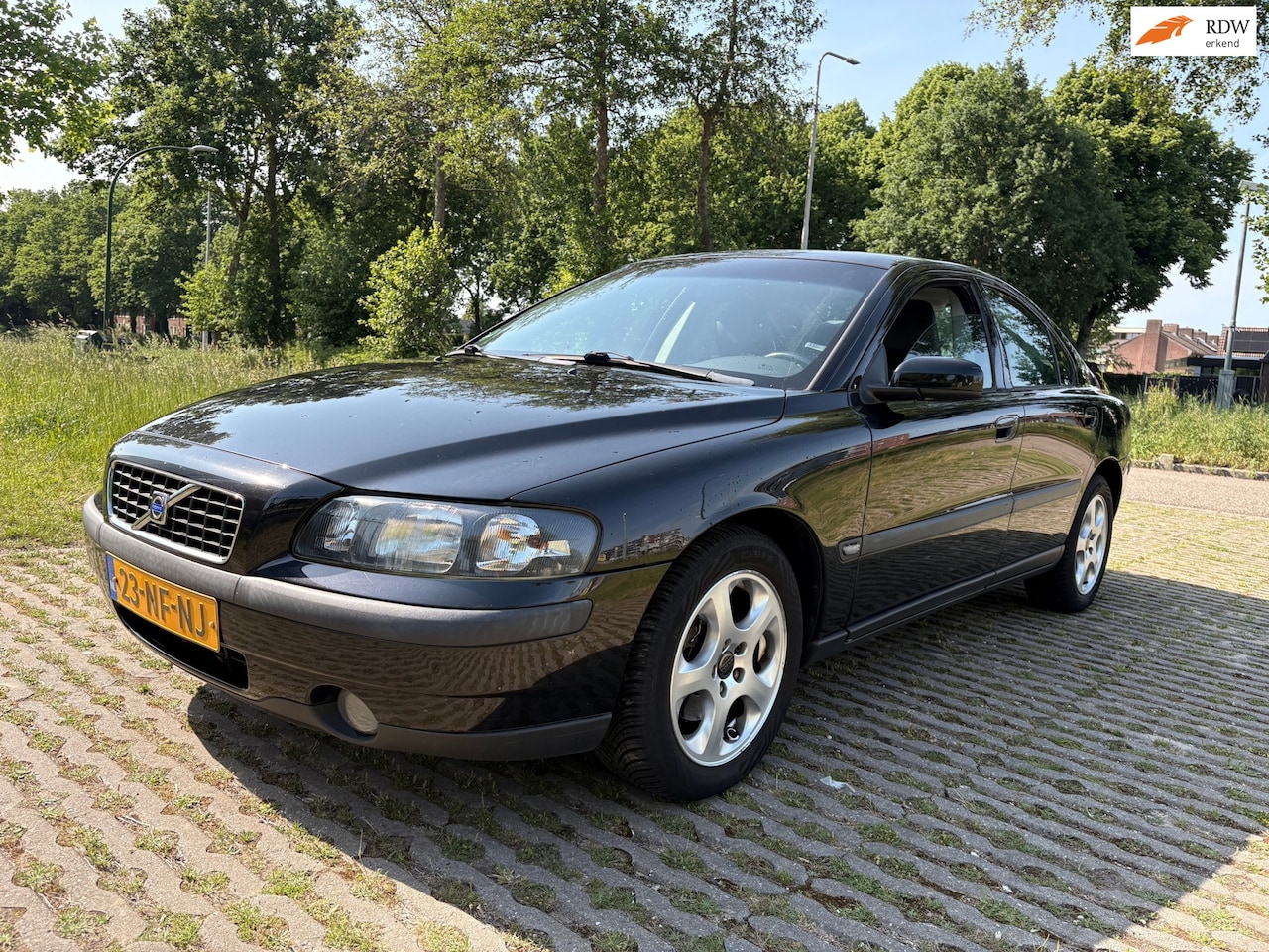 Volvo S60 - 2.4 Edition - airco - leder - cruise control - nieuwe apk tot 06-2027 - AutoWereld.nl