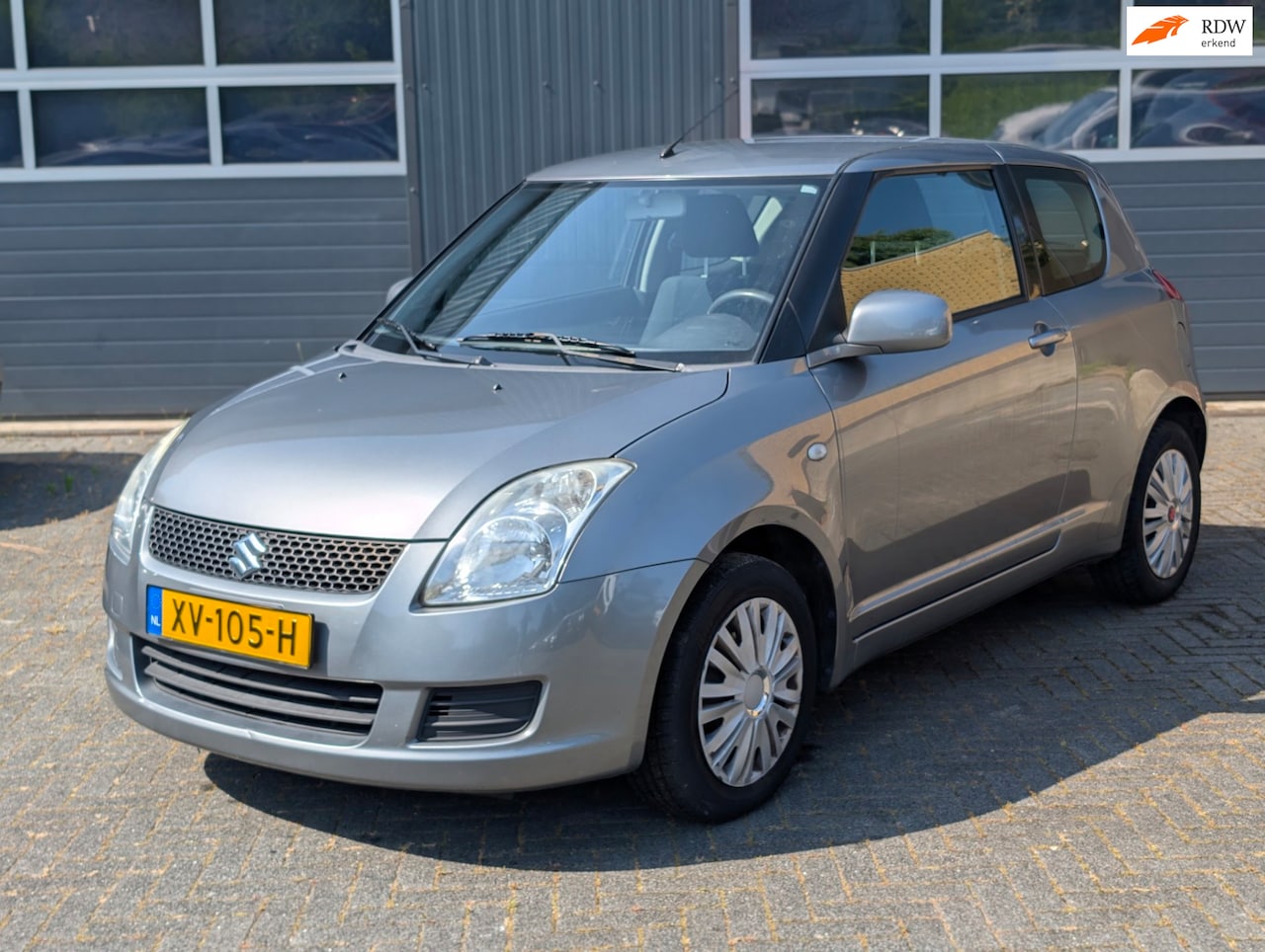 Suzuki Swift - 1.3 Base NWE Koppeling | Airco - AutoWereld.nl