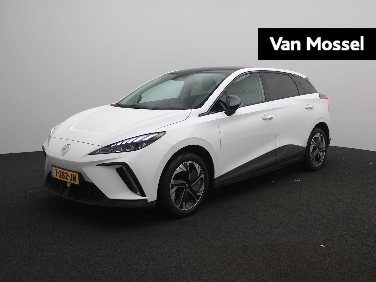 MG MG4 - Luxury 64 kWh | Apple Carplay/Android Auto | Camera | Stoelverwarming | Cruise Control | C - AutoWereld.nl