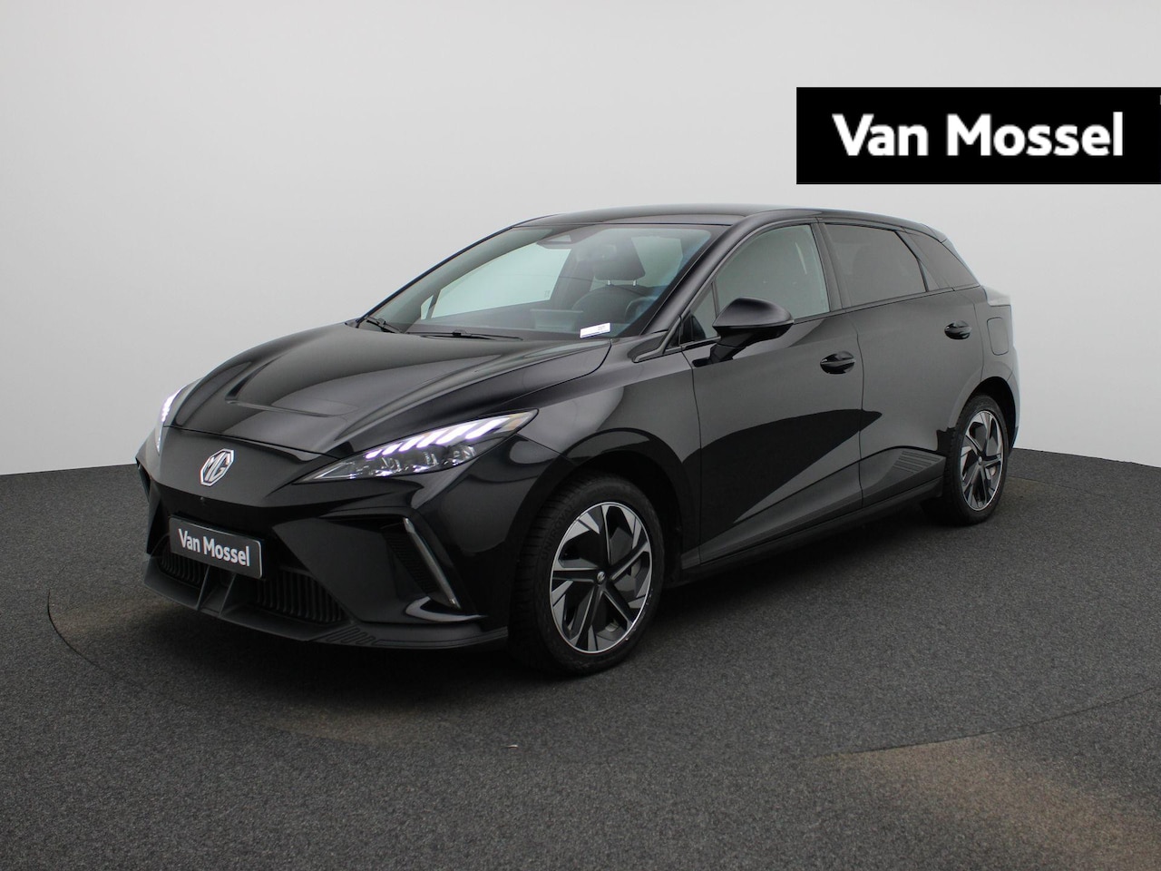 MG MG4 - Long Range 64kWh Luxury | Navi | Led Koplampen | Stoelverwarming | CarPlay | Camera | MG i - AutoWereld.nl