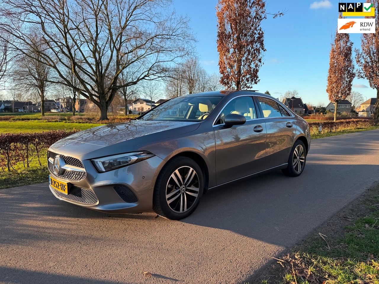 Mercedes-Benz A-klasse - 250e Business Solution Luxury Limited AMG | PANO | NAP | Virtual Display - AutoWereld.nl