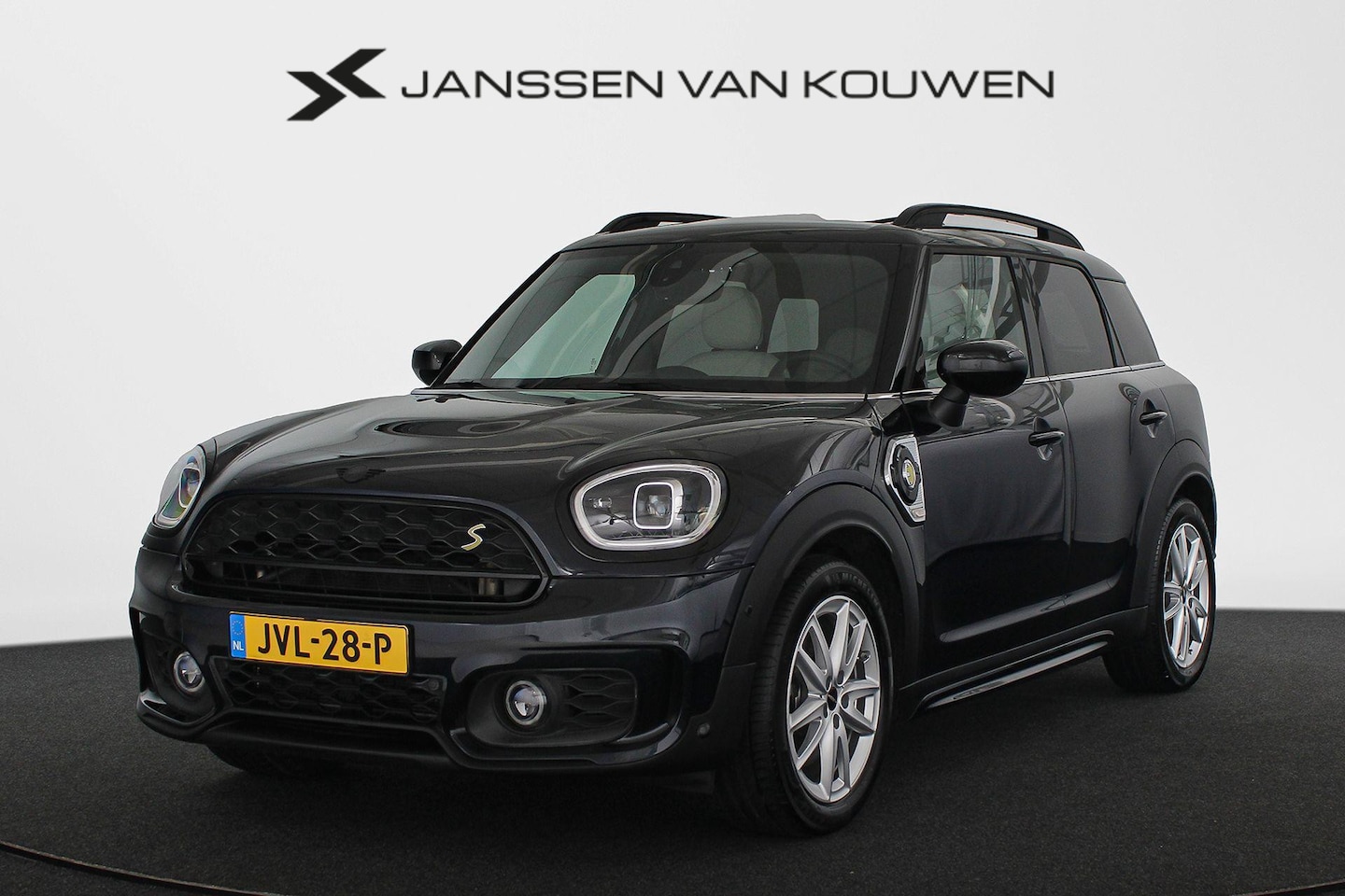 MINI Countryman - 1.5 Cooper S E ALL4 John Cooper Works Panoramadak Harman Kardon Adaptief LED - AutoWereld.nl