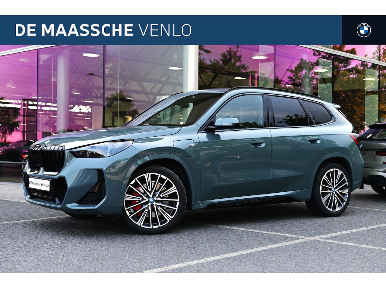 BMW X1 - xDrive30e M Sport Automaat / Trekhaak / Panoramadak / Sportstoelen / Comfort Access / Acht - AutoWereld.nl