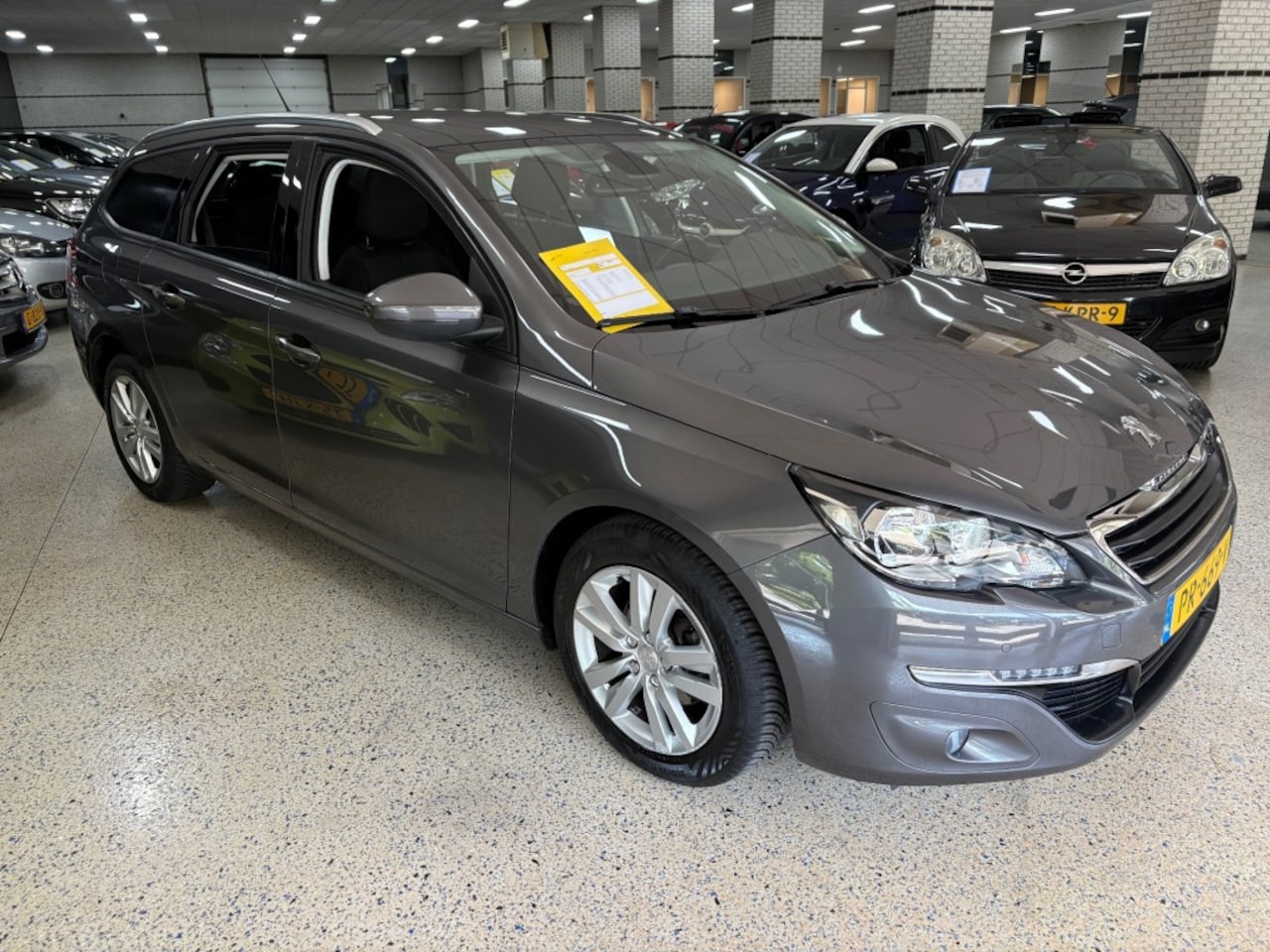 Peugeot 308 - 1.2 PURET.BLUE LION  NAVI / CRUISE / PANORAMADAK / 117dkm! NAP! - AutoWereld.nl