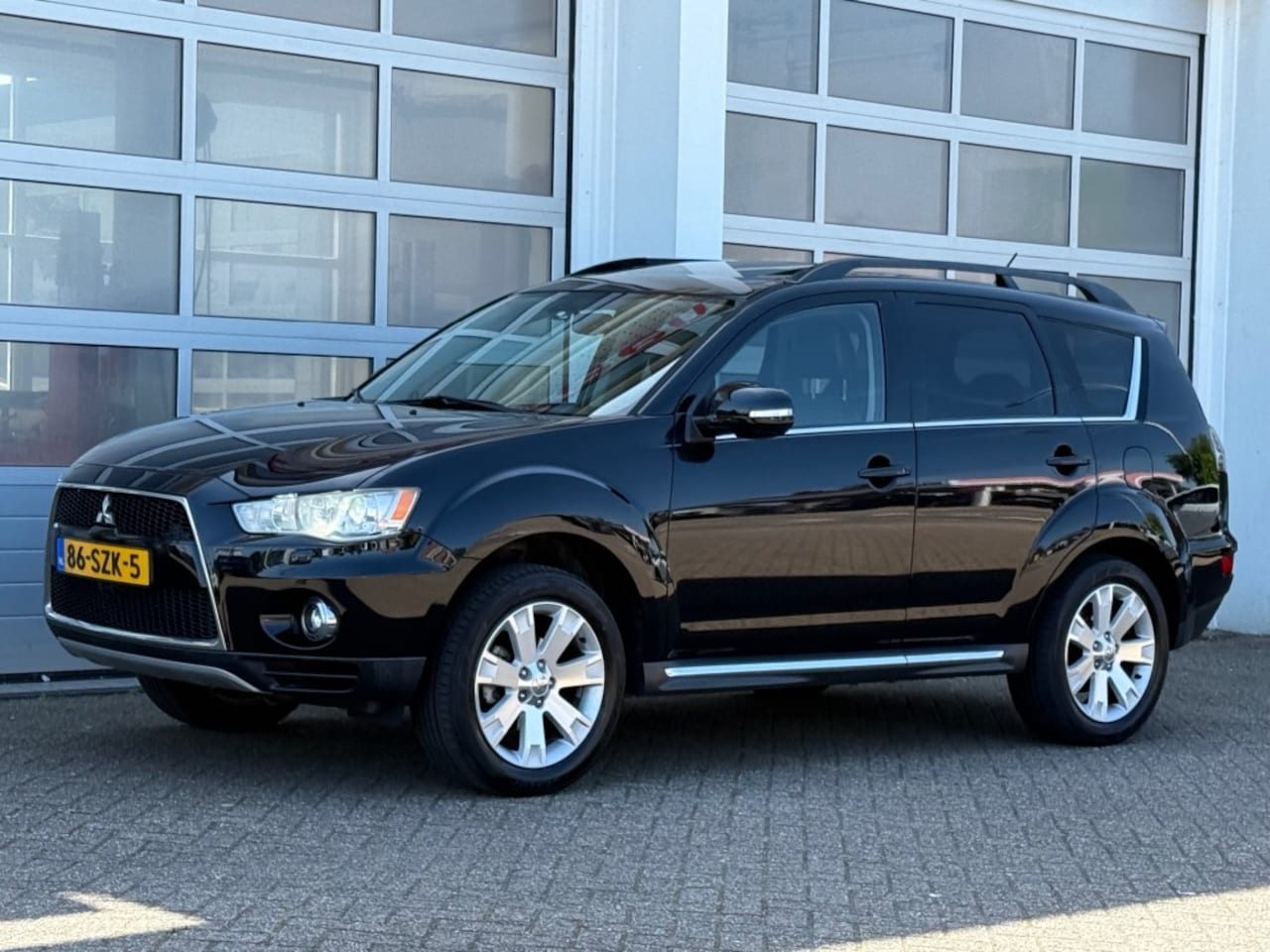 Mitsubishi Outlander - 2.0 Edition 147PK Two Aut. Navi Camera Trekhaak Schuif-dak - AutoWereld.nl