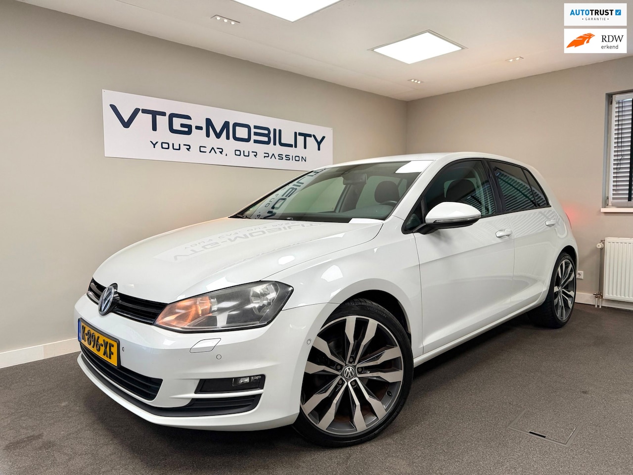 Volkswagen Golf - 1.2 TSI Comfortline MultiMedia|PDC V/A|ElektrischPakket|ClimateControl|APK 01-2027 - AutoWereld.nl