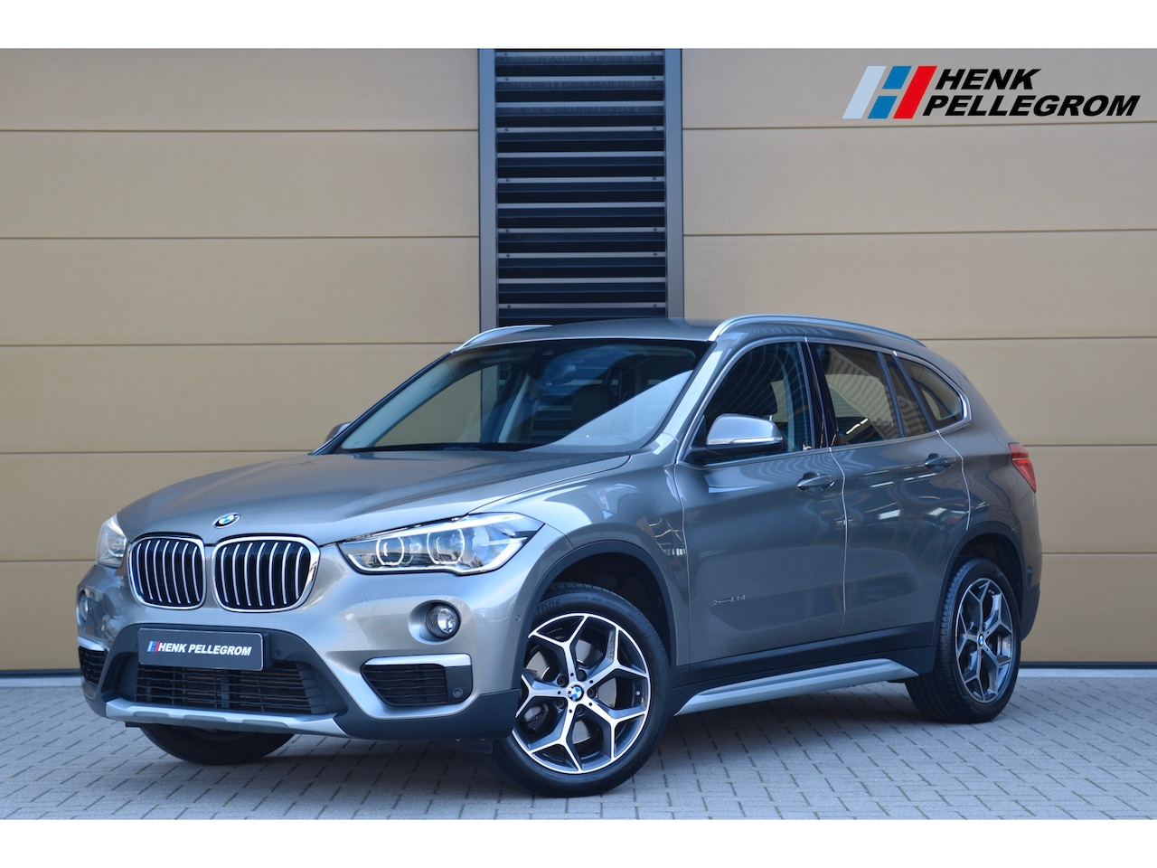 BMW X1 - sDrive20i Corporate Lease High Executive * 1e eigenaar * Trekhaak * Sportstoelen * Leder * - AutoWereld.nl