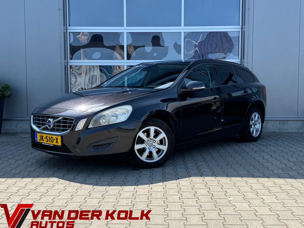 Volvo V60 - 2.0 D3 | Cruise | Navigatie | Climate | Trekhaak | Sensoren - AutoWereld.nl