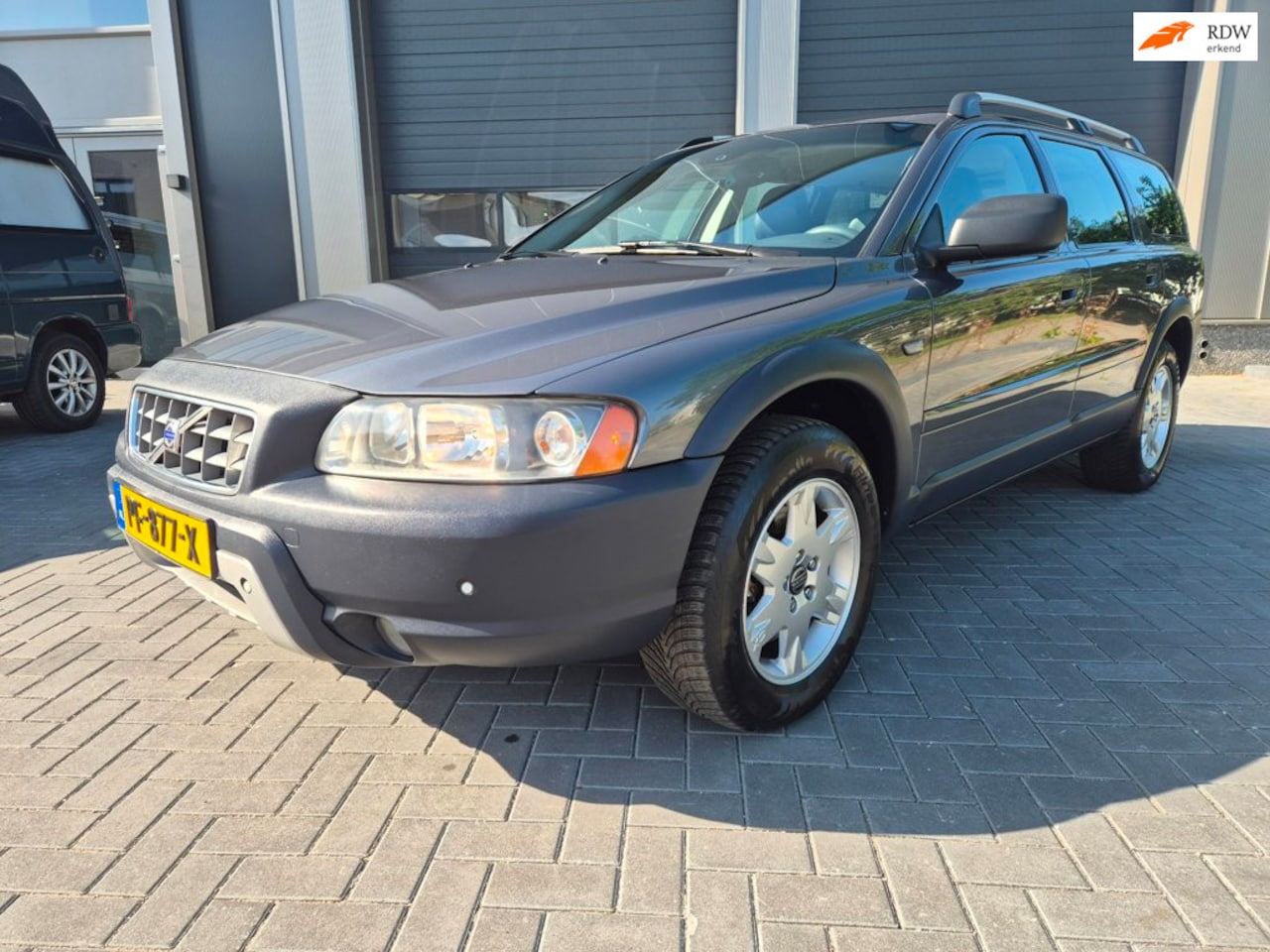 Volvo XC70 - XC70 2.4 D5 Summum Airco AWD automaat - AutoWereld.nl