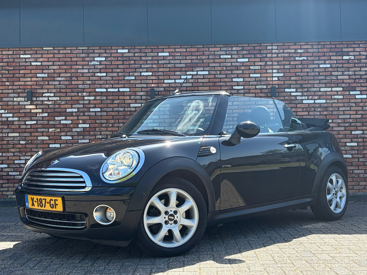 MINI Cabrio - Mini 1.6 Cooper Leer Nav/Cruise Stoelverw Pdc Clima Voll.Onderhouden! - AutoWereld.nl