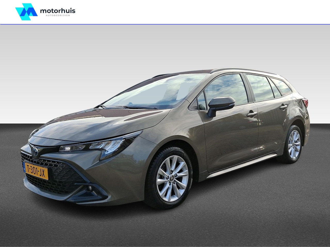 Toyota Corolla Touring Sports - 1.8 Hybrid Active | AUT | NAV | CARPLAY | CLIMATE {uitgelichte-opties} - AutoWereld.nl