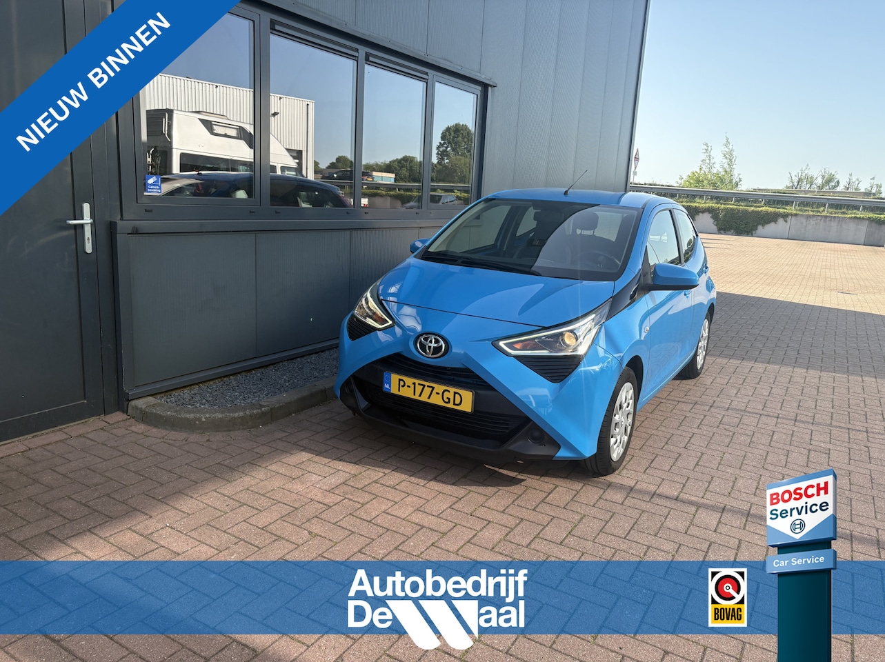 Toyota Aygo - 1.0 VVT-i X-Play Automaat 5-drs. CAMERA/CARPLAY/MEDIA/LIMITER - AutoWereld.nl