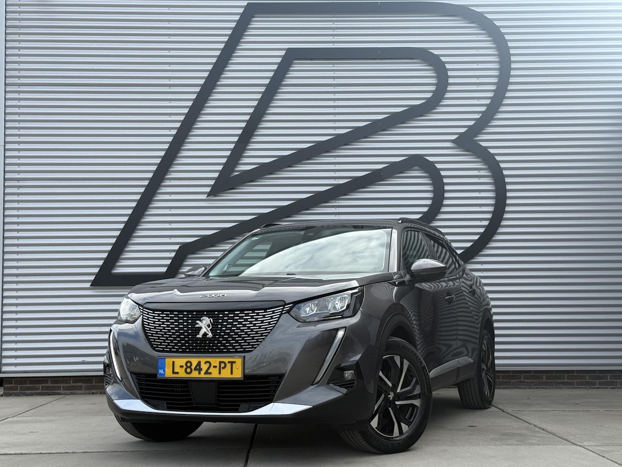 Peugeot 2008 - 1.2 PureTech Allure Pack 1e Eigenaar|Navi|Carplay|Camera|Trekhaak|Clima|Cruise|LED Koplamp - AutoWereld.nl