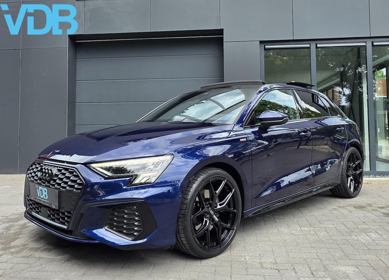 Audi A3 Sportback - 35 TFSI S-Line PANO NAVI SFEER BLACK - AutoWereld.nl
