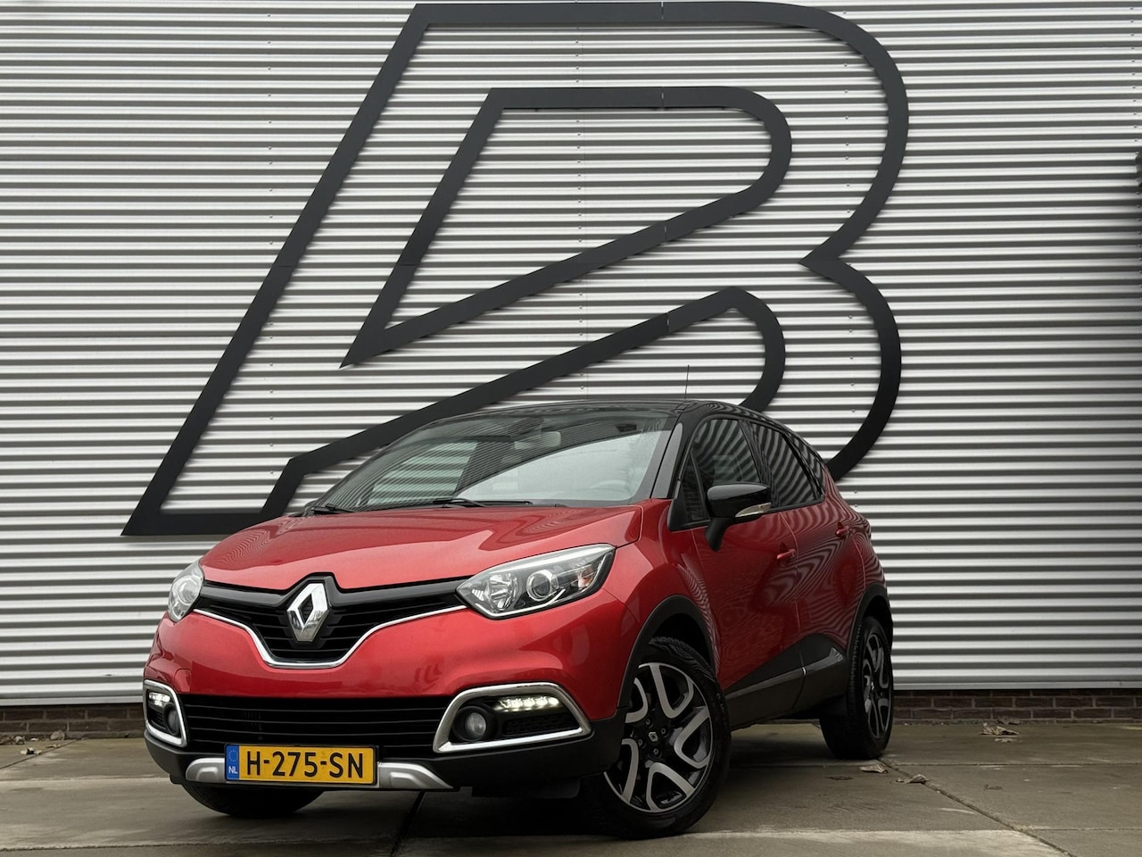 Renault Captur - 1.2 TCe Helly Hansen 2e Eigenaar|Navi|Camera|Clima|Cruise|Trekhaak|APK tot 02-2027 - AutoWereld.nl