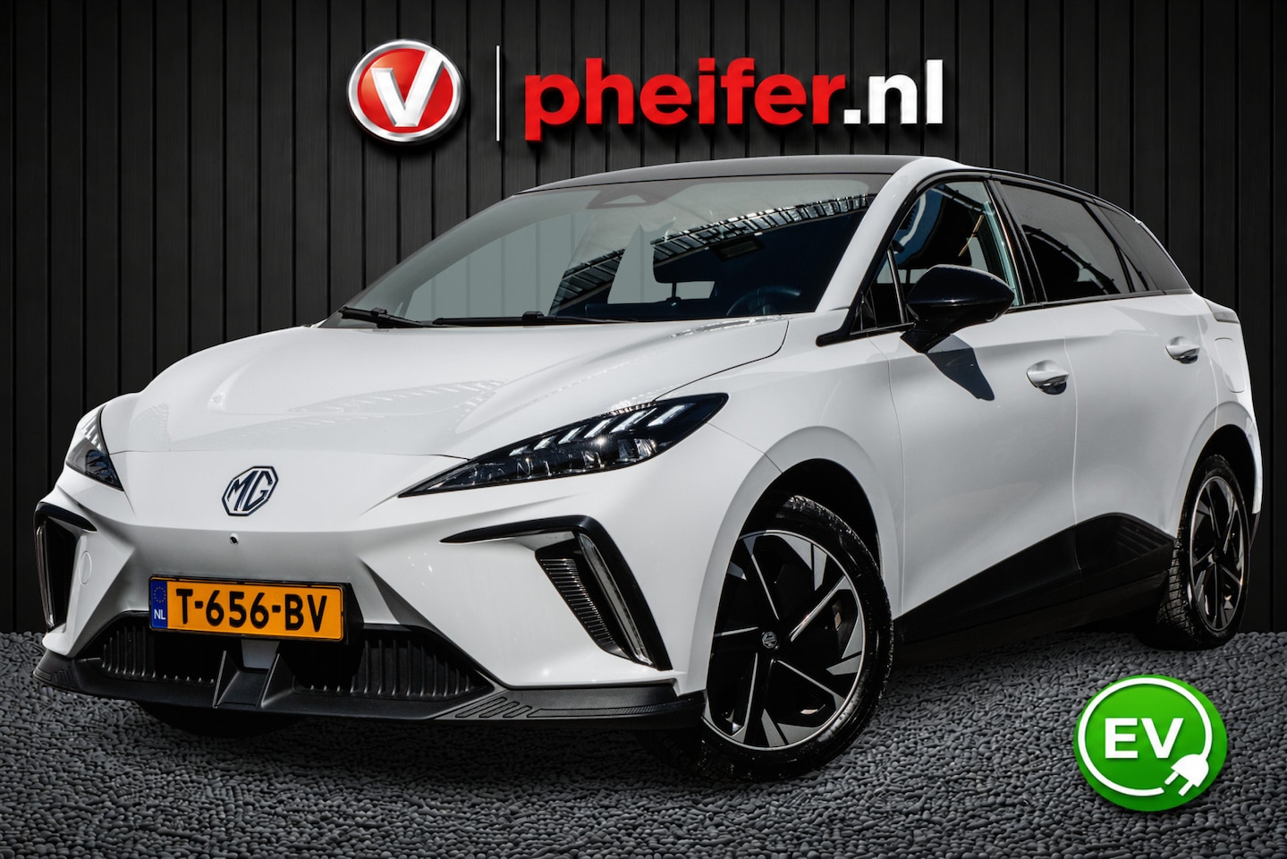 MG MG4 Electric - Luxury 64 kWh Warmtepomp/ Stuur+stoelverwarming/ Camera/ DAB+/ Carplay - AutoWereld.nl