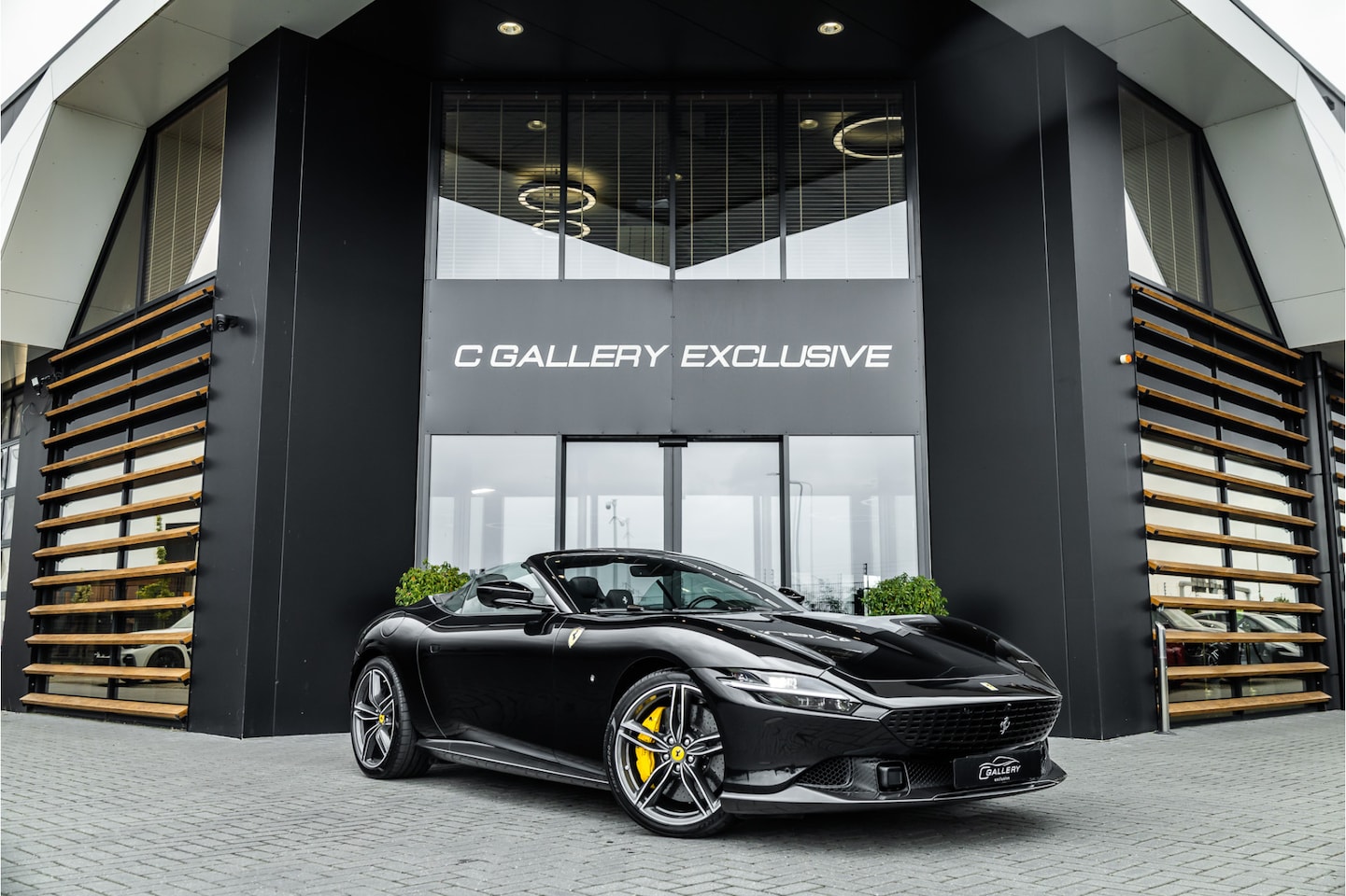 Ferrari Roma Spider - 3.9 V8 - Nero Daytona | Full Carbon | Passenger Display | JBL | 360 Camera | Memory - AutoWereld.nl