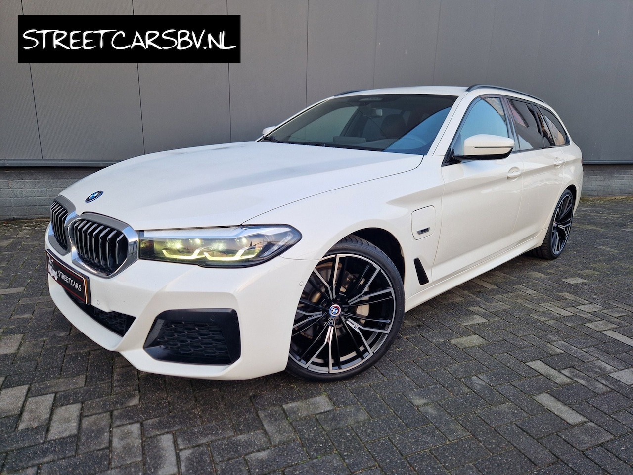 BMW 5-serie Touring - 530e xDrive M Sport /Led /Adap Cruise - AutoWereld.nl