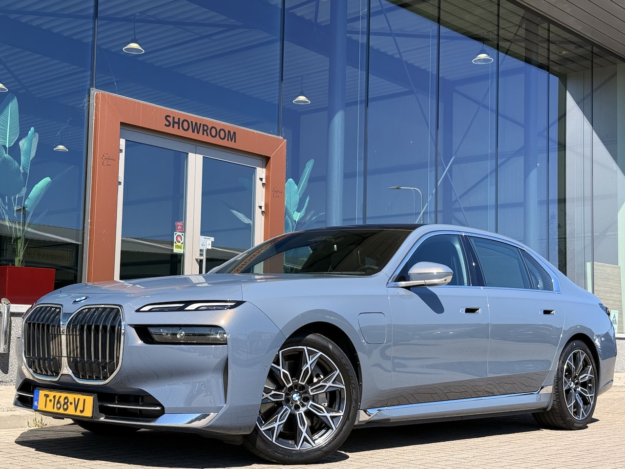 BMW 7-serie - 750e xDrive | Bowers & Wilkins | 360 | SkyLounge | Leder | Trekhaak | Rolscherm | Achterwi - AutoWereld.nl