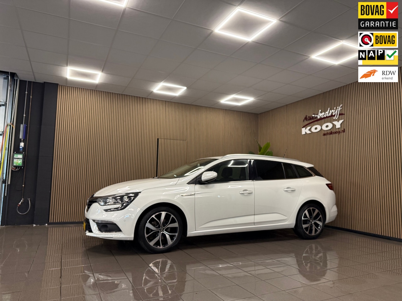 Renault Mégane Estate - 1.2 TCe Bose * Trekhaak / Navigatie / Camera / Parkeersensoren / NL Auto * - AutoWereld.nl