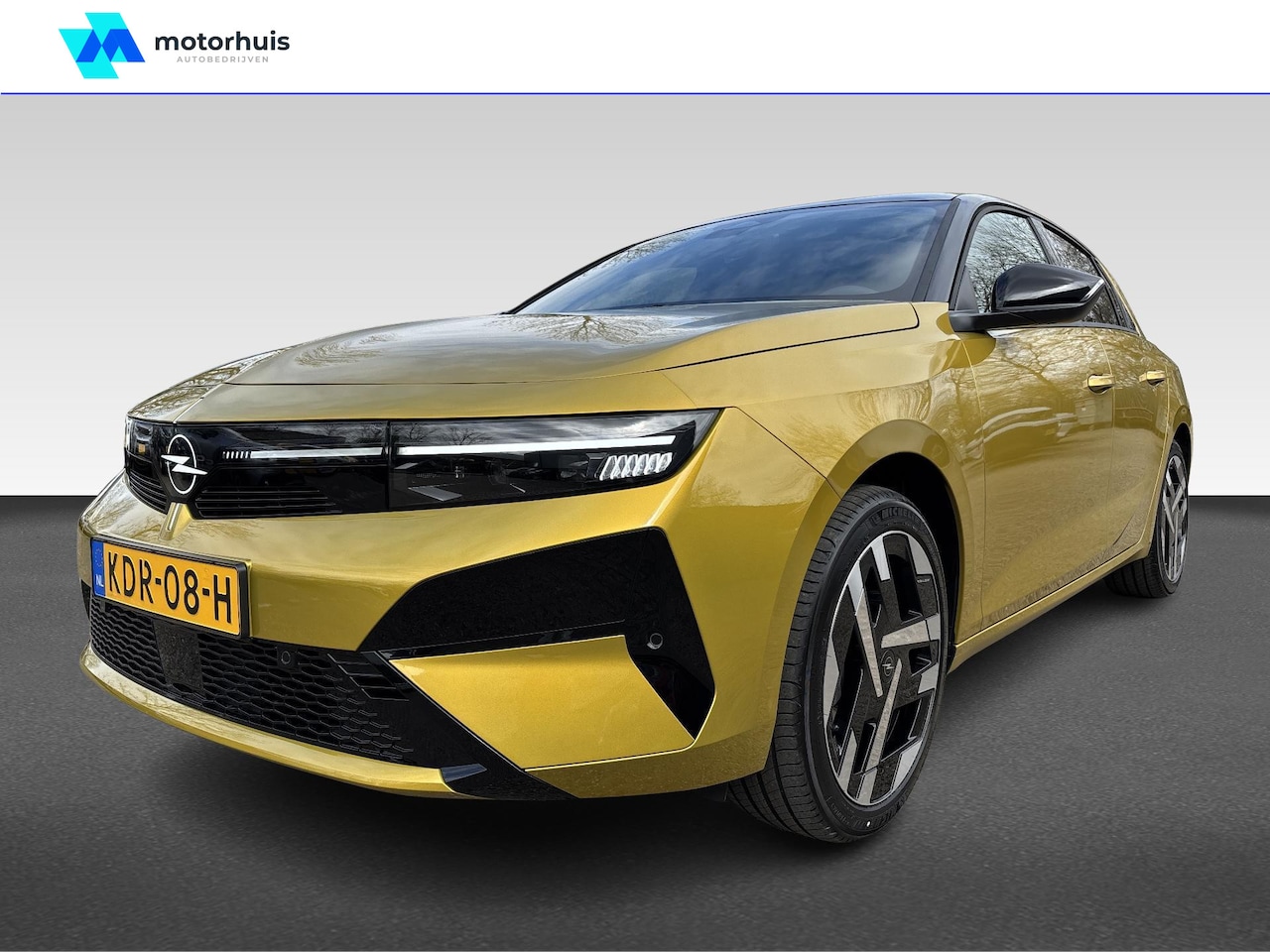 Opel Astra - | Ultimate 58kWh 156pk | Panorama | IntelliLux HD Matrix | AGR Sportstoelen | {uitgelichte - AutoWereld.nl
