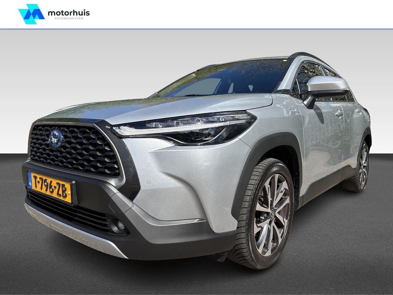 Toyota Corolla Cross - | 2.0 High Power Hybrid 197pk Automaat First Edition | Trekhaak | {uitgelichte-opties} - AutoWereld.nl
