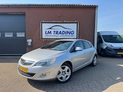 Opel Astra - 1.6 Sport AUTOMAAT STUURVERWARMING PDC 2 SLEUTELS + BOEKJES