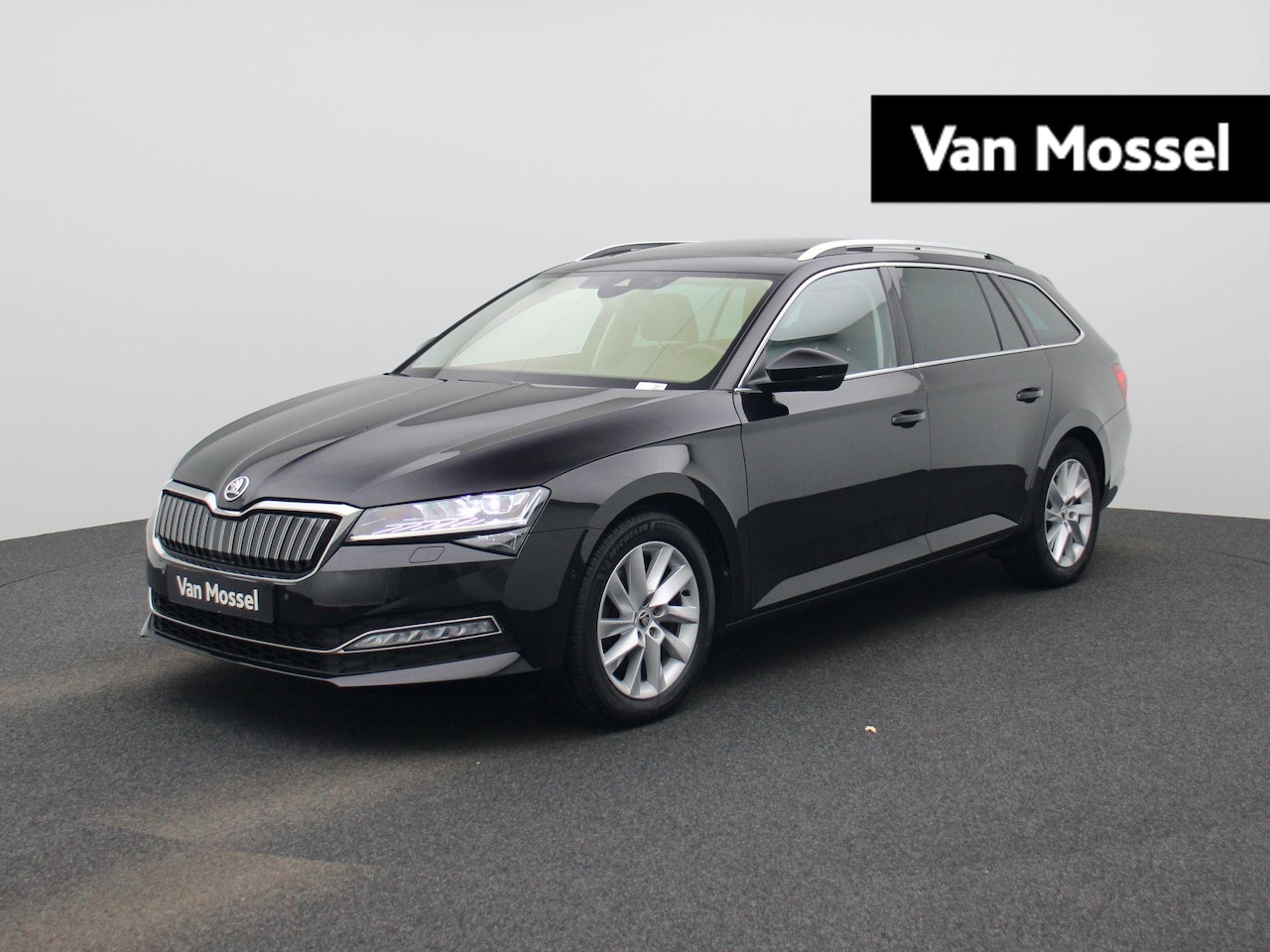 Skoda Superb Combi - 1.4 TSI iV Clever+ | Automaat | Panoramadak | Lederen Bekleding | Stoel + Stuurverwarming - AutoWereld.nl