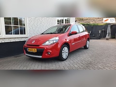 Renault Clio Estate - 1.2-16V Authentique LAGE KMSTAND AIRCO JAAR APK