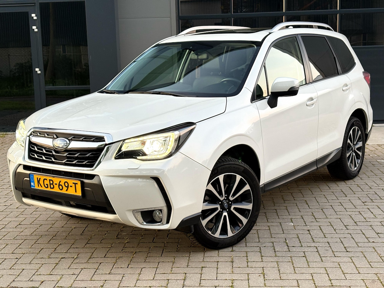 Subaru Forester - 2.0 XT Sport Premium zeldzame Platinum Uitvoering ✅️ 241pk Navi Pano Trekhaak Leer Harman Kardon - AutoWereld.nl
