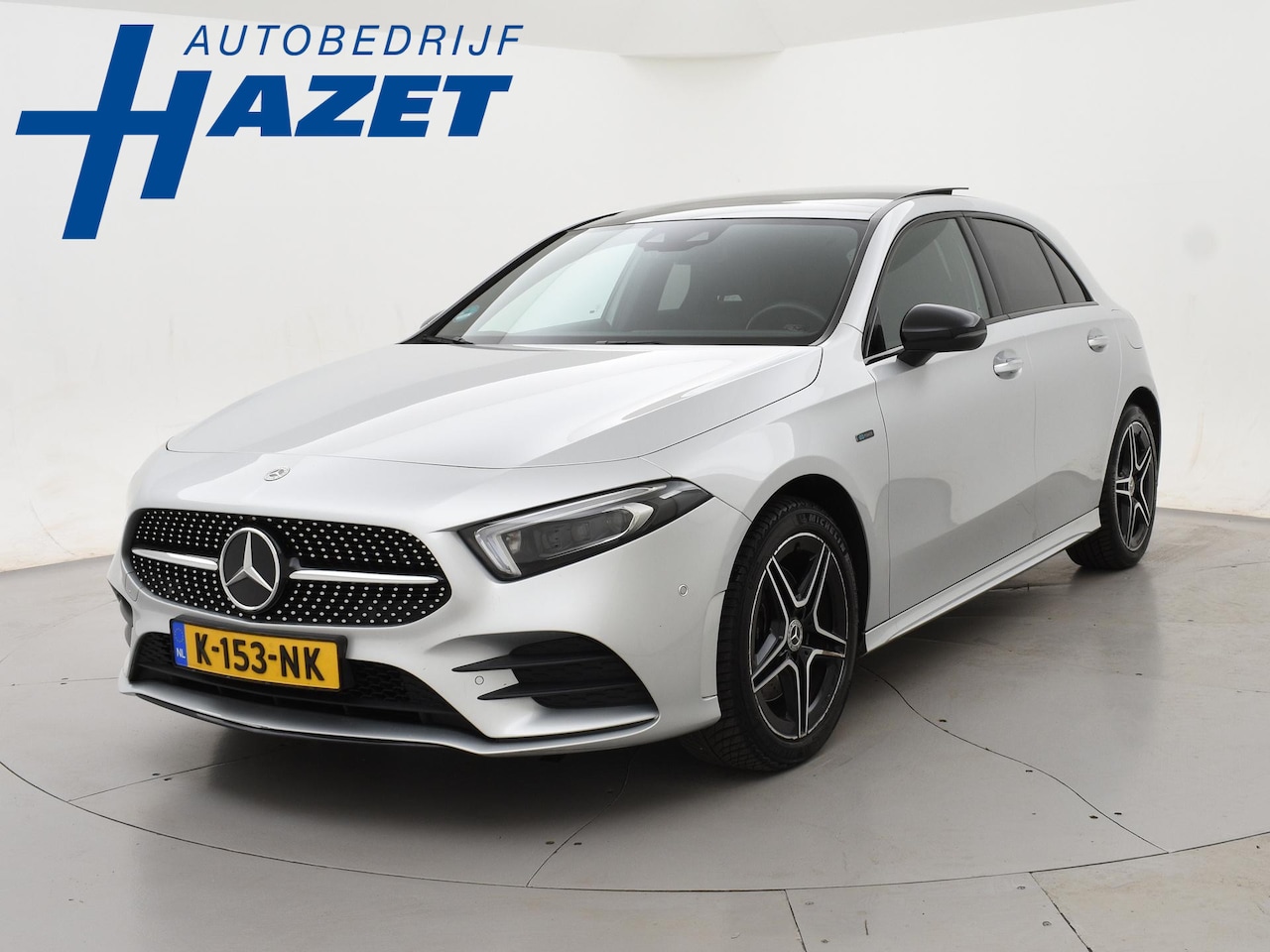 Mercedes-Benz A-klasse - 250e AMG SPORT + PANORAMA | MEMORY | TREKHAAK | SFEERVERLICHTING | CAMERA | STOELVERWARMIN - AutoWereld.nl