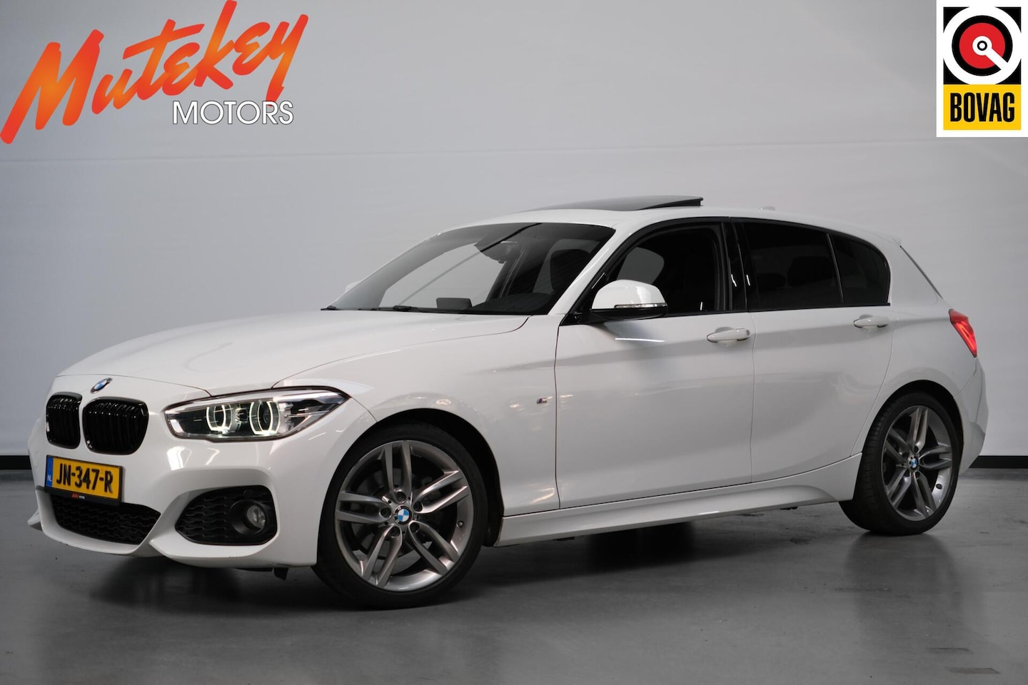 BMW 1-serie - 120i M Sport | Pano | Leder - AutoWereld.nl