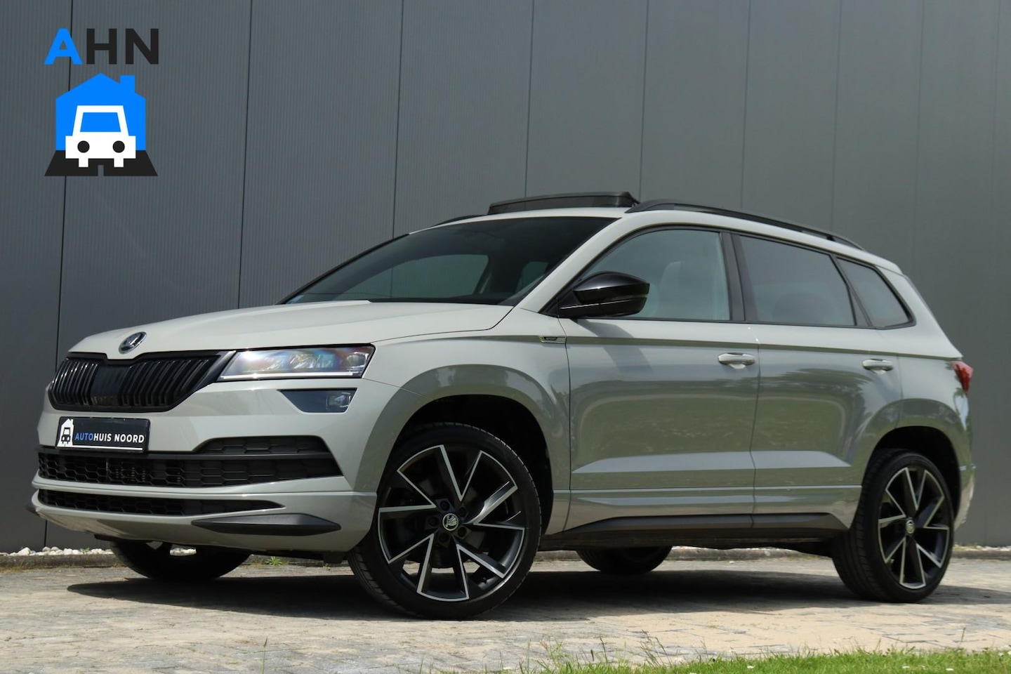 Skoda Karoq - 1.5 TSI / 150 PK / DSG / Sportline / Panorama / Trekhaak / Camera / Cruise Control / 19" - AutoWereld.nl