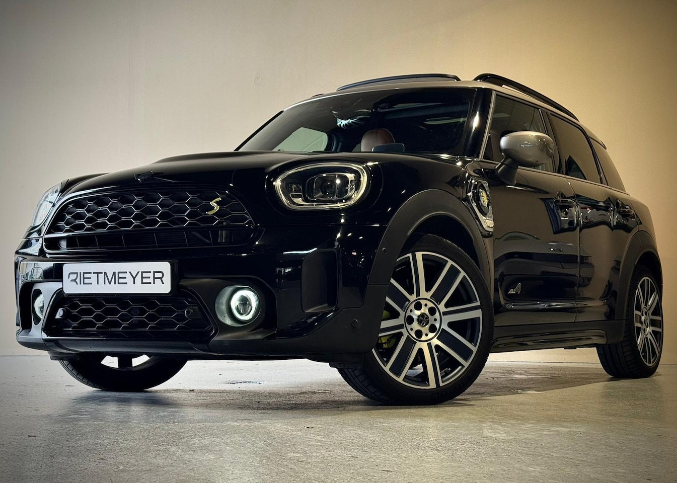 MINI Countryman - 1.5 Cooper S E ALL4 Essential |Pano |HUD |Memory |Keyless |Stoelverw. |Camera - AutoWereld.nl