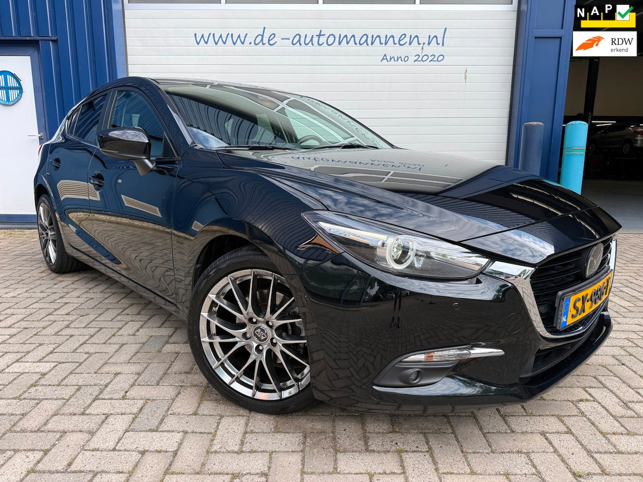 Mazda 3 - 2.0 SkyActiv-G 120 GT-M 5-drs AUTOMAAT / ECC / LEER / APPLE CARPLAY / ADAP CRUISE / CAMERA - AutoWereld.nl