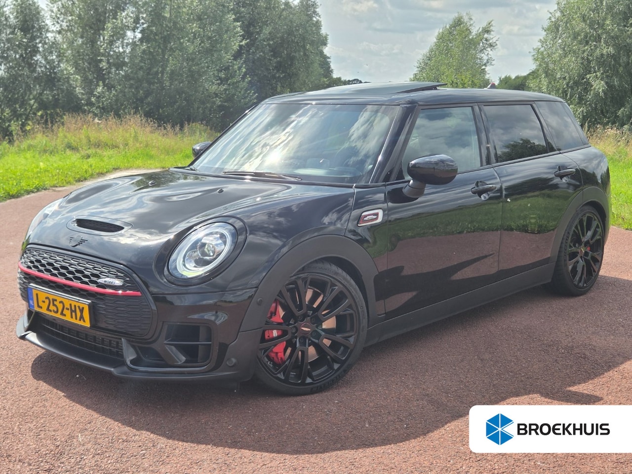 MINI Clubman - 2.0 JCW 306pk ALL4 Thunder Pack | Automaat | Navigatie | Panorama/schuifdak | H&K | Verlaa - AutoWereld.nl
