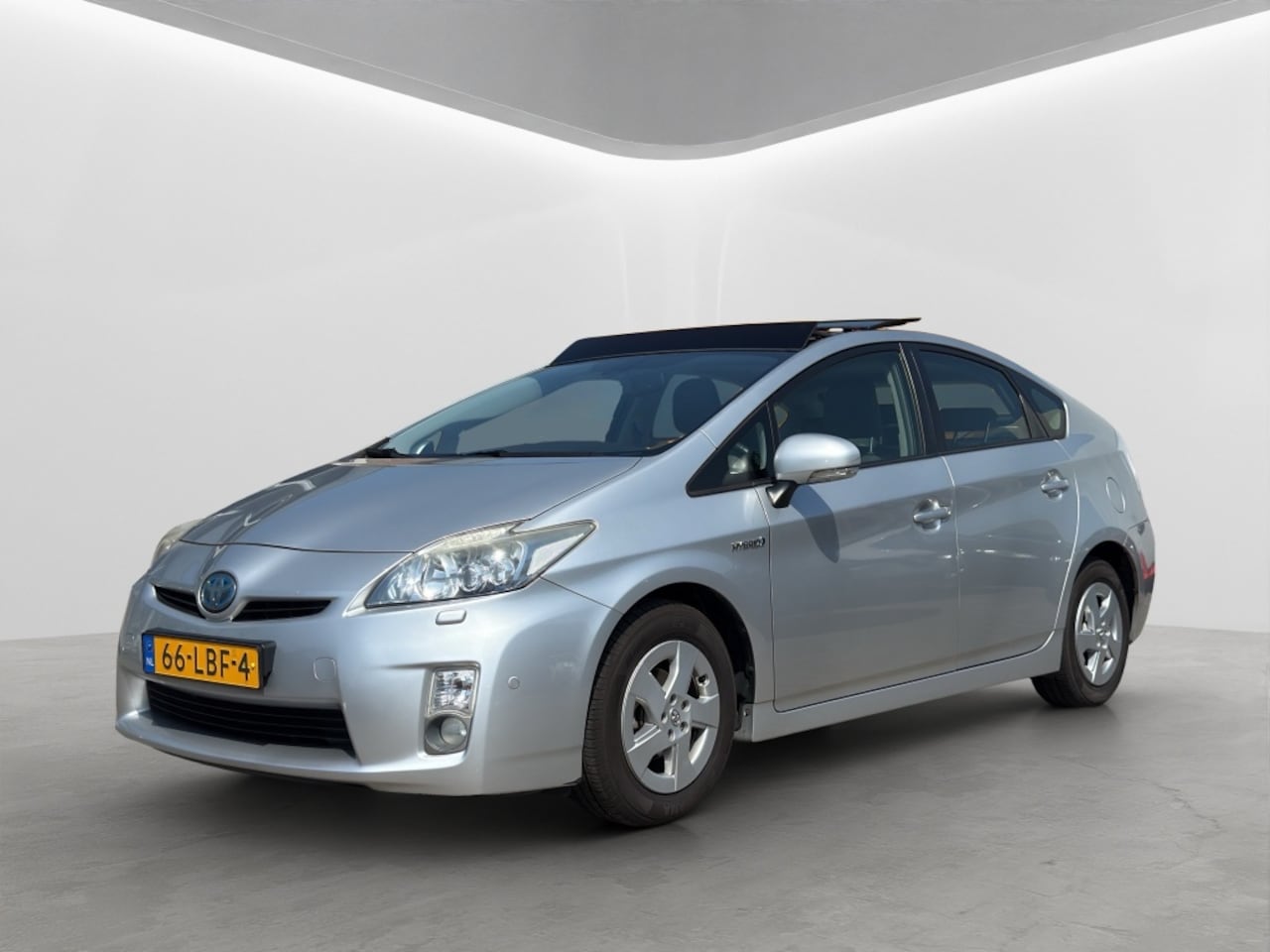 Toyota Prius - 1.8 Executive NAP Leder Pano Dealer onderhouden PDC - AutoWereld.nl