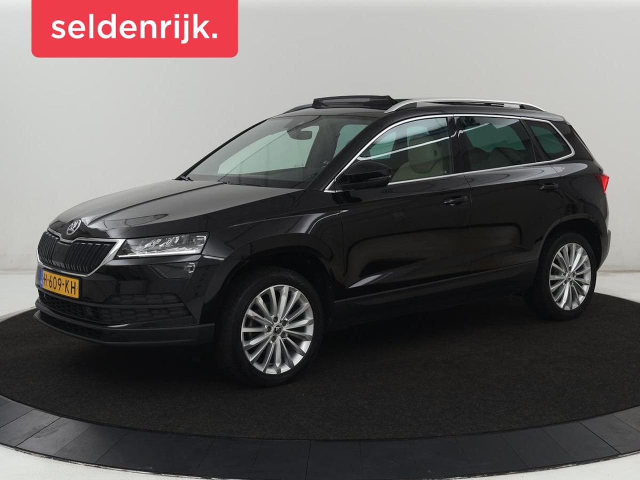 Skoda Karoq - 1.5 TSI Business Edition | Panoramadak | Leder | Stoelverwarming | Adaptive cruise | Side - AutoWereld.nl