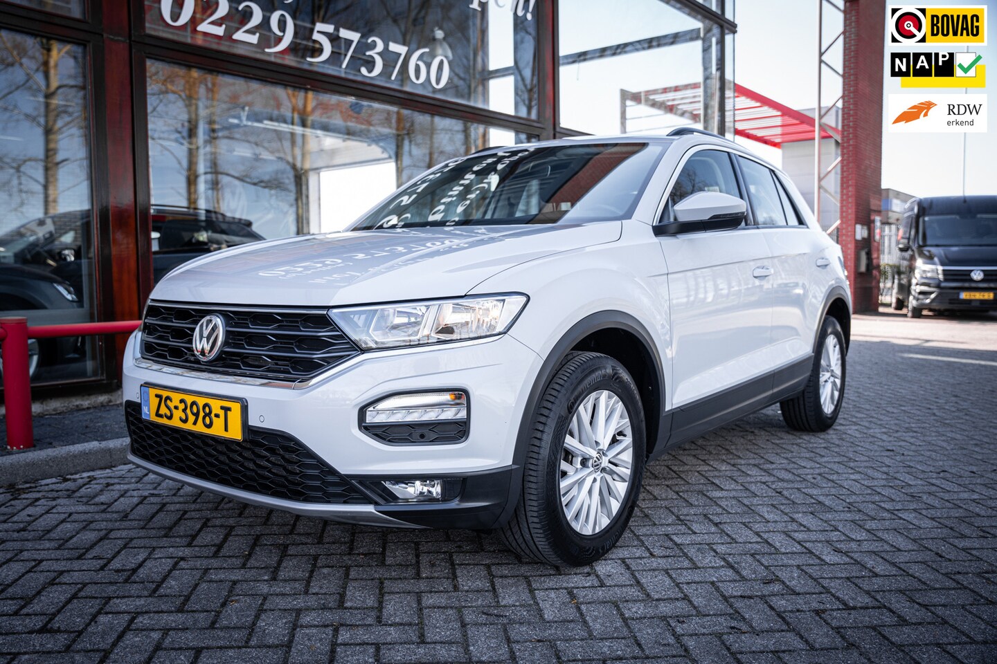 Volkswagen T-Roc - 1.5 TSI Sport| Automaat | Adapt. cuise | Trekhaak | Multifunctie stuur | Navi | Parkeerhul - AutoWereld.nl