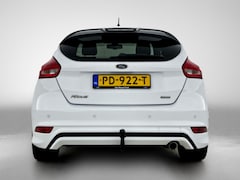 Ford Focus - 1.5 ST-Line | AIRCO | NAVIGATIE | TREKHAAK |