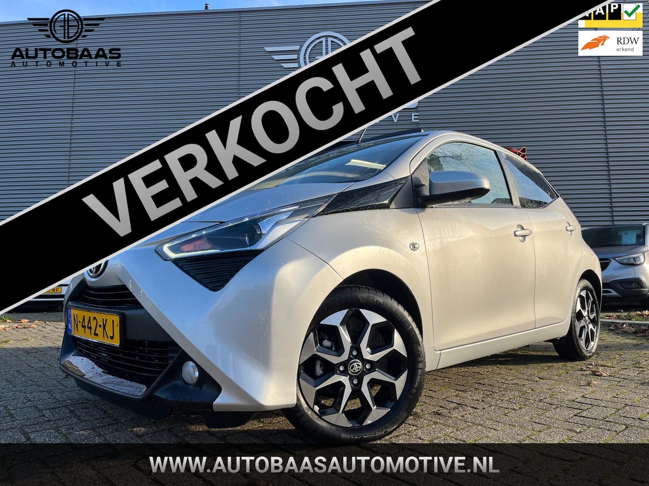 Toyota Aygo - 1.0 VVT-i x-joy Cabrio AUTOMAAT*NW APK 02-2028*14.389km NAP+NAVI+OPEN DAK+CAMERA+CLIMATE C - AutoWereld.nl