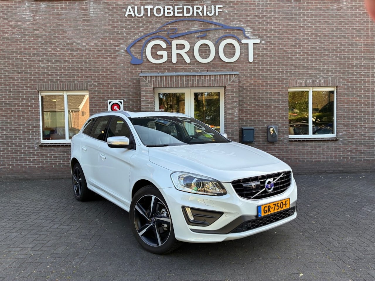 Volvo XC60 - 2.0 T5 FWD R-DESIGN AFN.TREKHAAK/ADAP.CRUISE/LEER - AutoWereld.nl