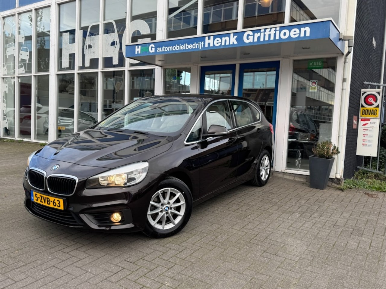 BMW 2-serie Active Tourer - 218d Active Tourer Essential I Automaat I Navigatie I Trekhaak - AutoWereld.nl