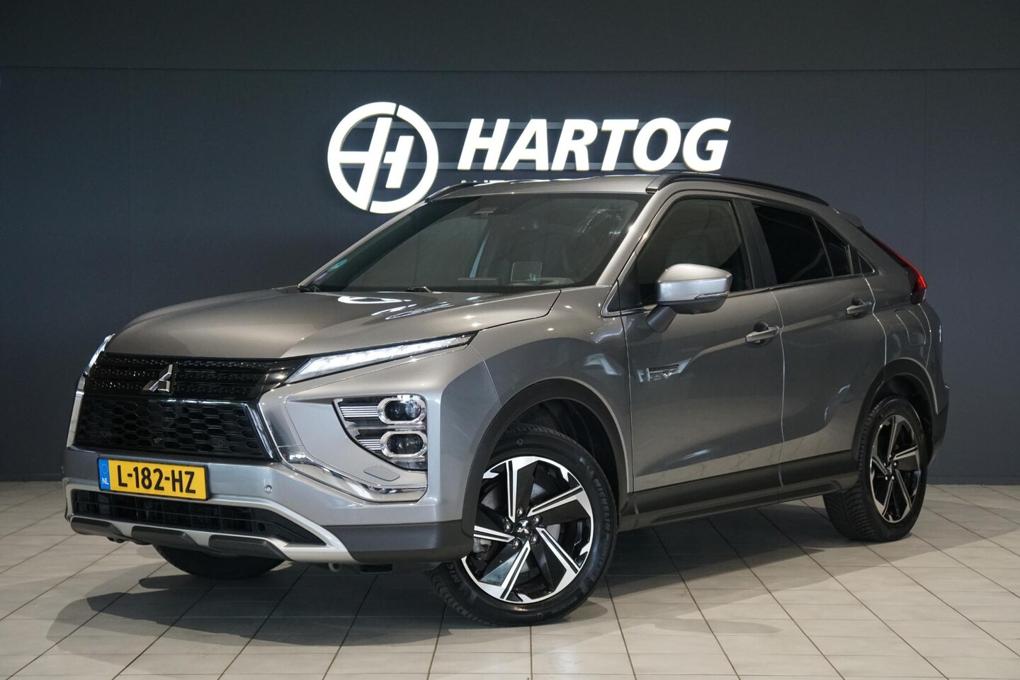 Mitsubishi Eclipse Cross - 2.4 PHEV First Edition + HEAD-UP / 360 CAMERA / - AutoWereld.nl